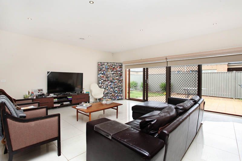 11 The Grange, Caroline Springs - Thumbnail 3