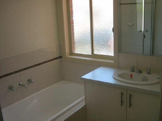 Fantastic 3 Bedroom Villa Style Unit!