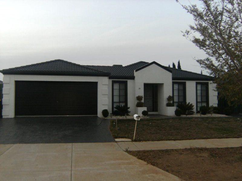 19 Saxby Court, Burnside - Thumbnail 2