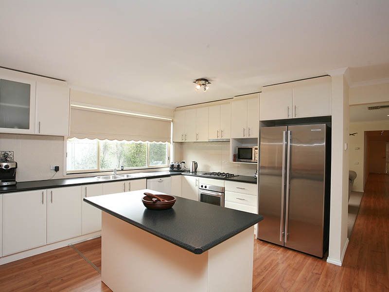 12 Sharrock Close, Caroline Springs - Thumbnail 3
