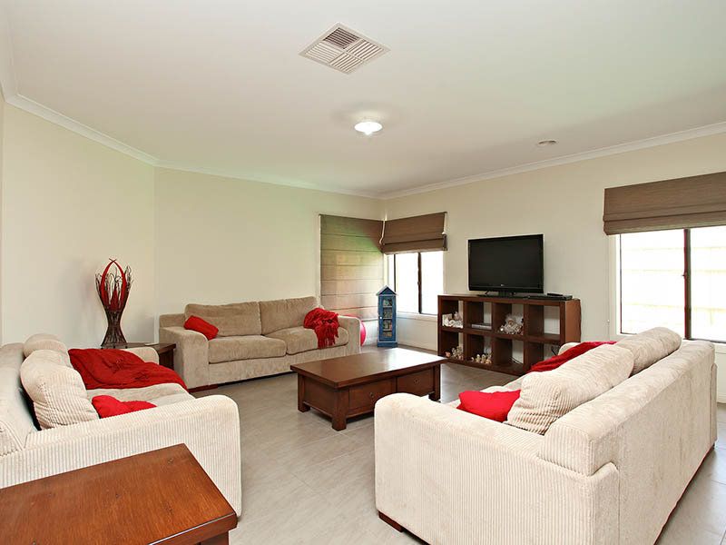 43 Double Bay Drive, Taylors Hill - Thumbnail 4