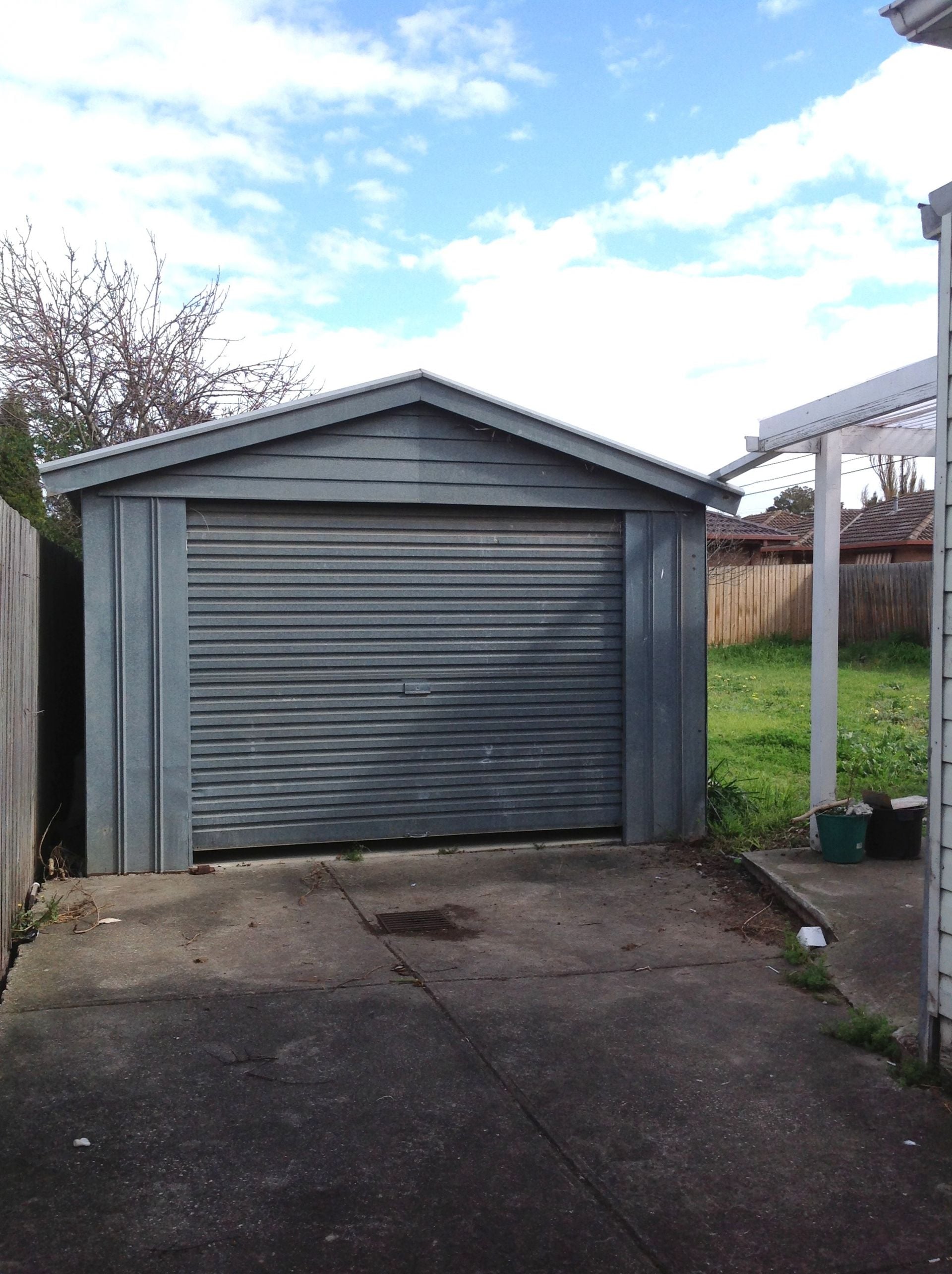 FRESHLY PAINTED AFFORDABLE FAMILY HOME !!!