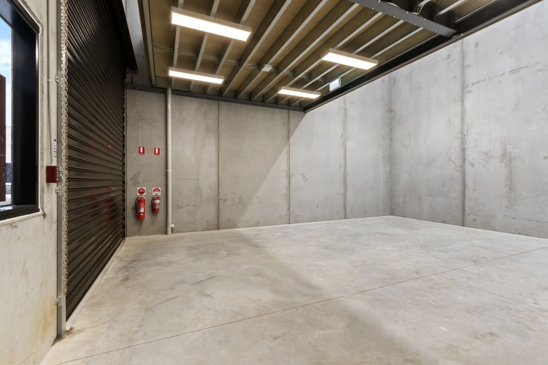 Excellent Warehouse/Perfect Location