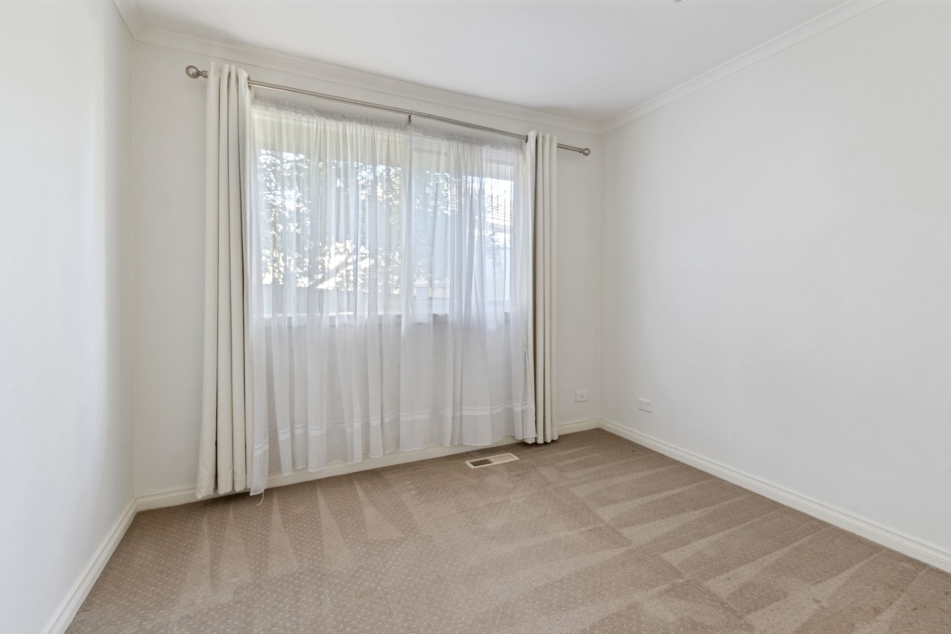 Beautifully Presented Family Home!