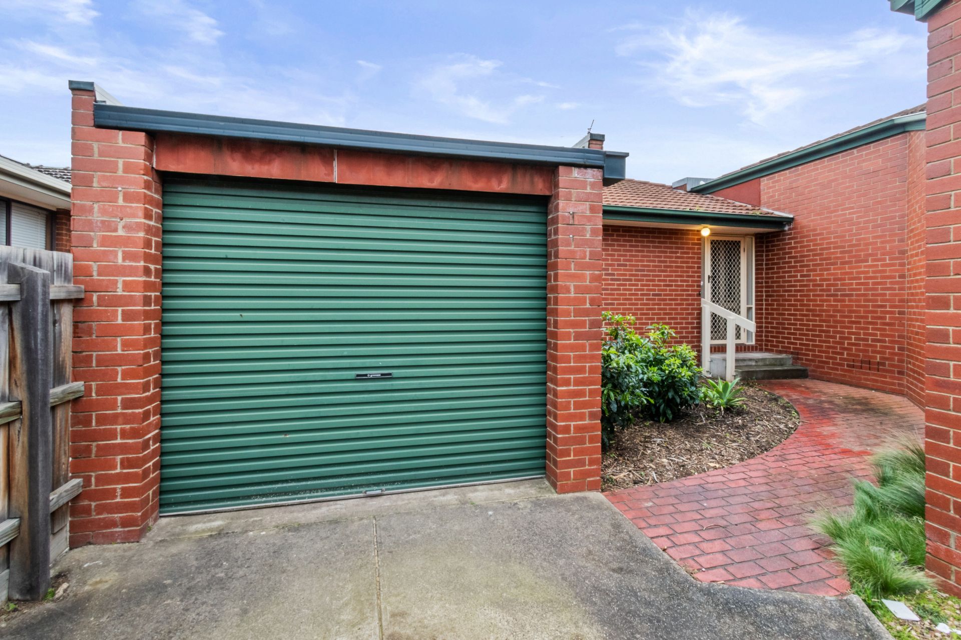 Spacious 2-Bedroom Unit in the Heart of Thomastown