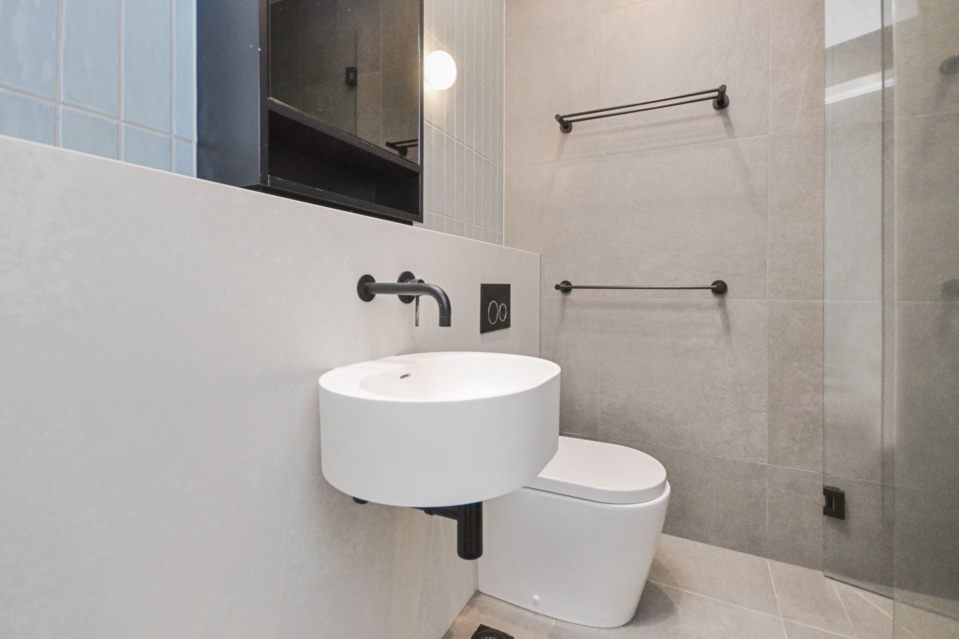 LUXURIOUS LIVING OVER TWO LEVELS