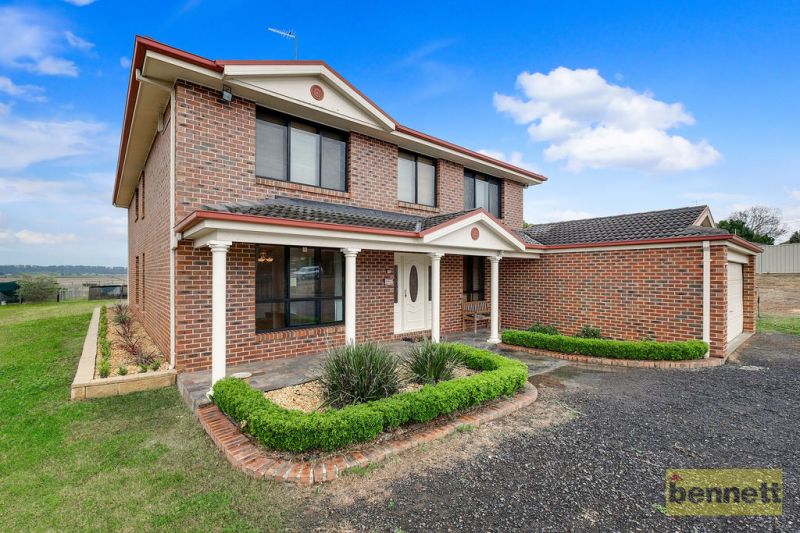2.8 ACRES - WALK TO SHOPS & TRAIN, Richmond - Thumbnail 3