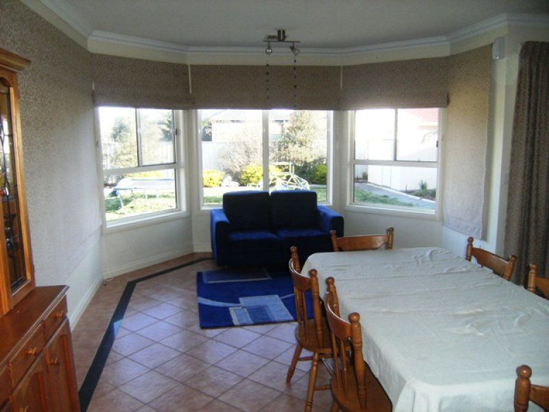 21 Barn Elms Parade, Caroline Springs - Thumbnail 4