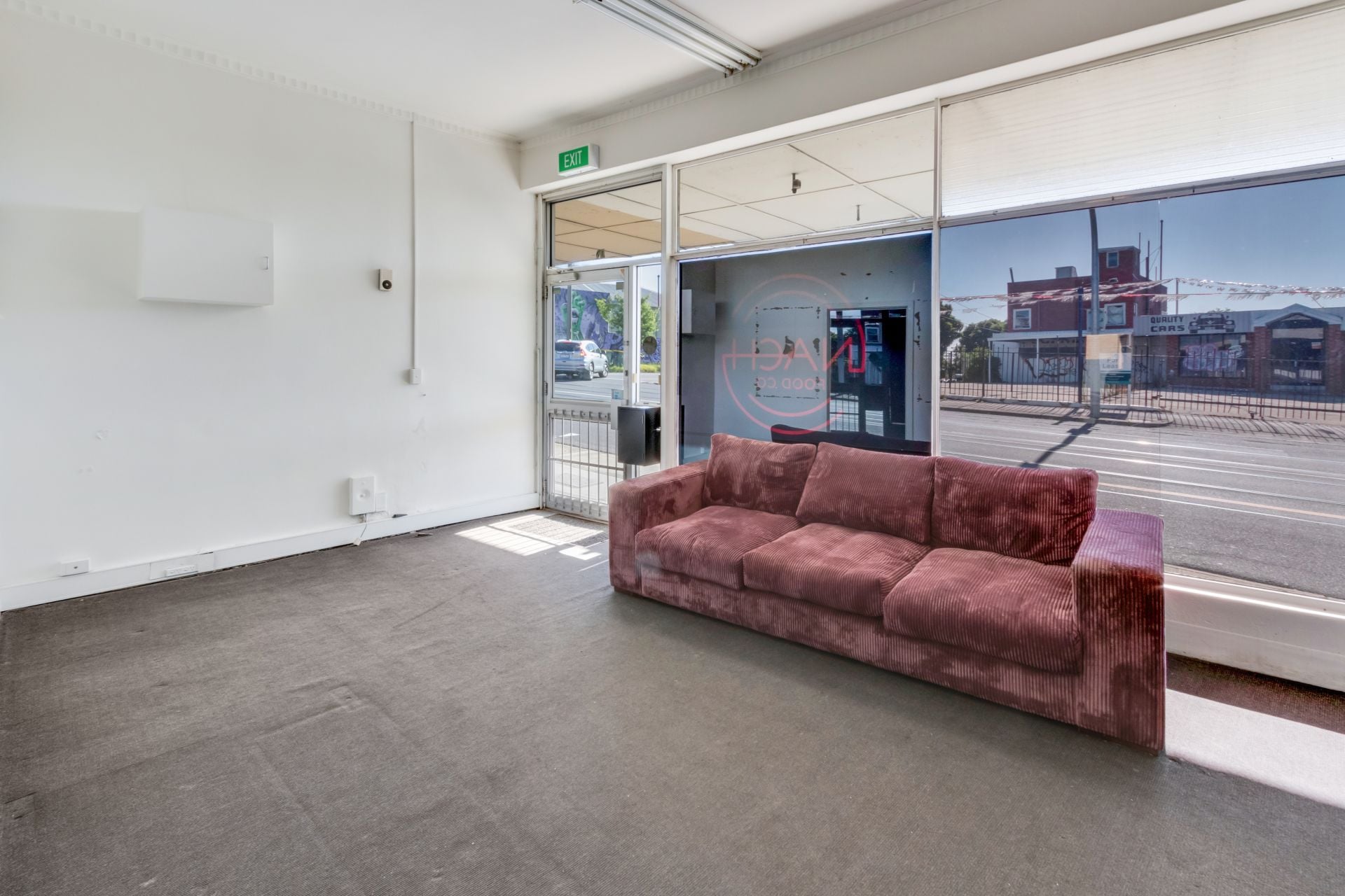 VERSATILE OFFICE SPACE