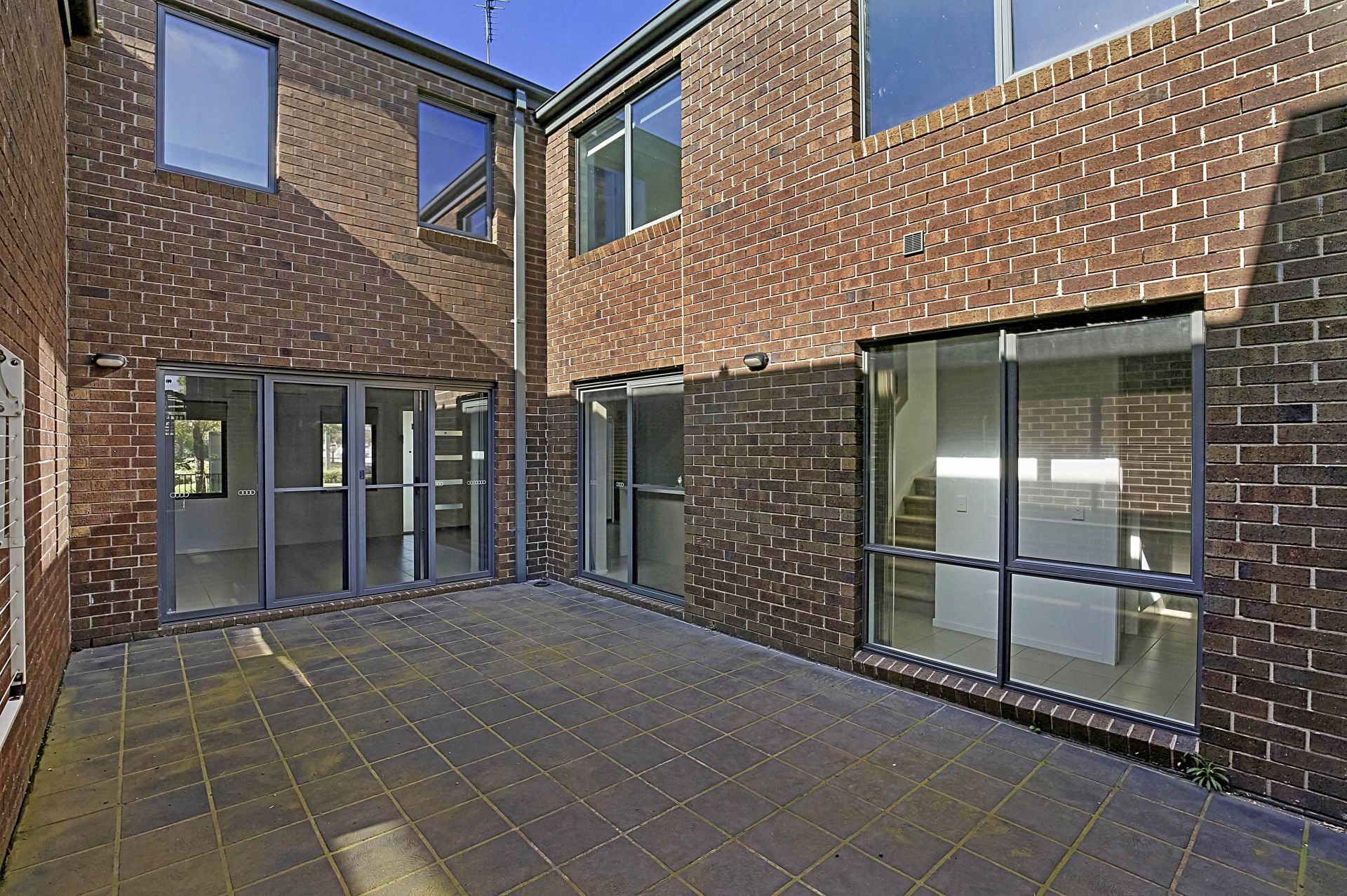 CONTEMPORARY CHIC, EVERYDAY PRACTICALITY