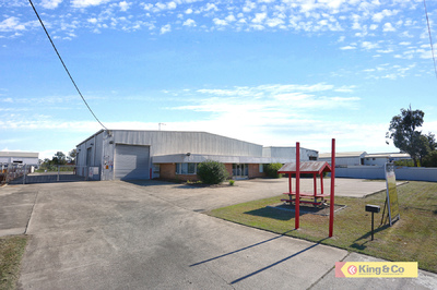 IN THE HEART OF ROCKLEA WITH YARD!