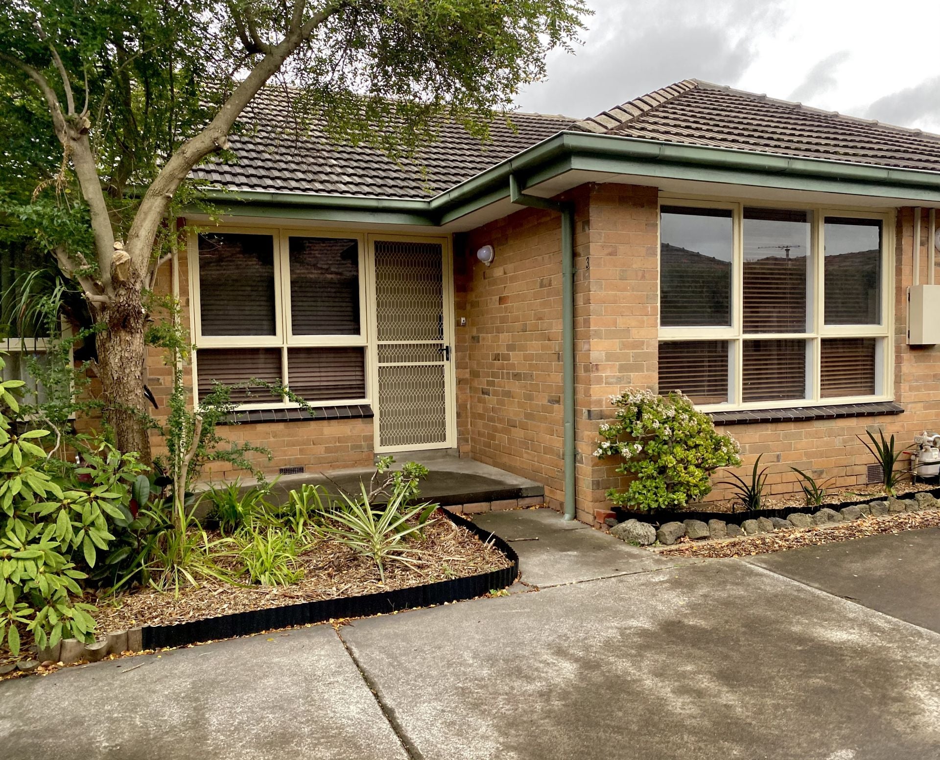 Fully Refurbished 2 Bedroom Unit.