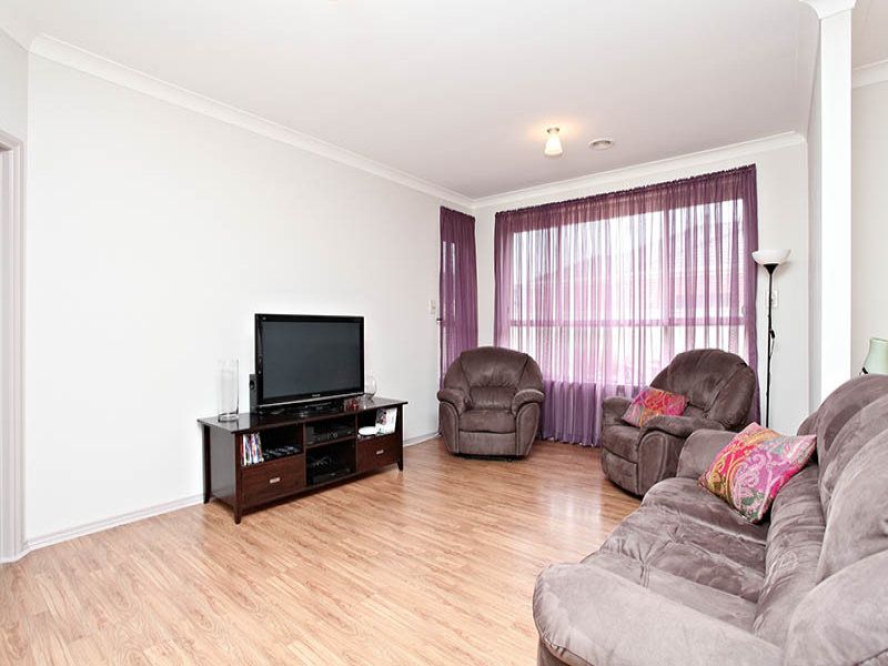 19 Alpine Gardens, Caroline Springs - Thumbnail 7