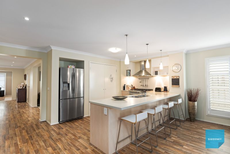 5 Dowie Place, Caroline Springs - Thumbnail 5