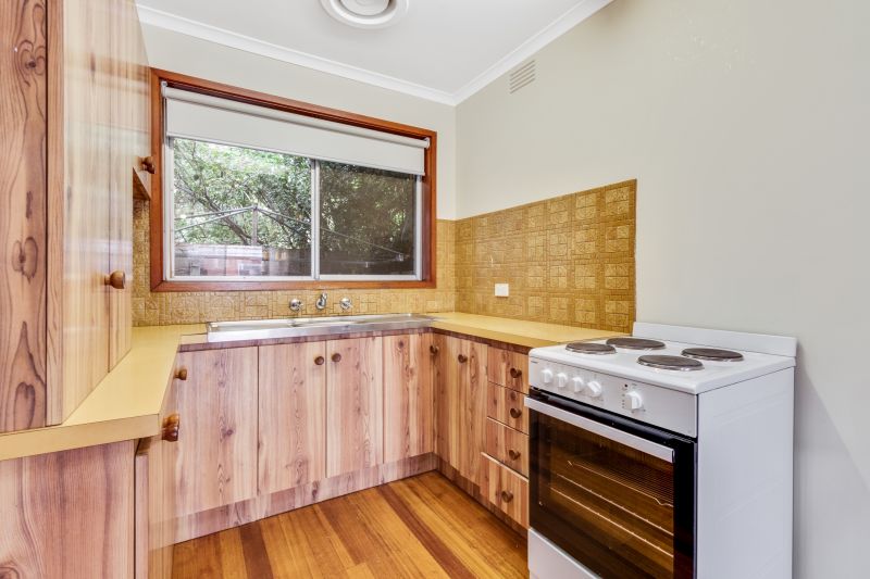 4/17 Lake Street, Reservoir