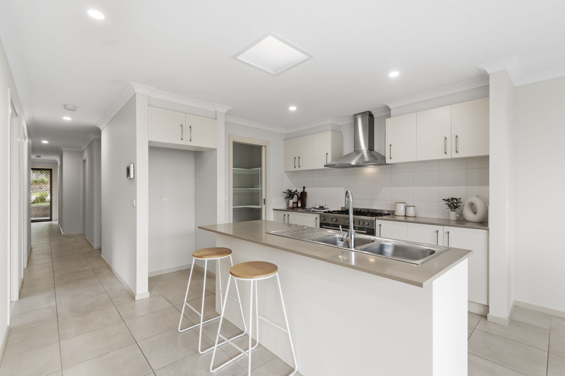 Immaculate Modern Home, Prime Location