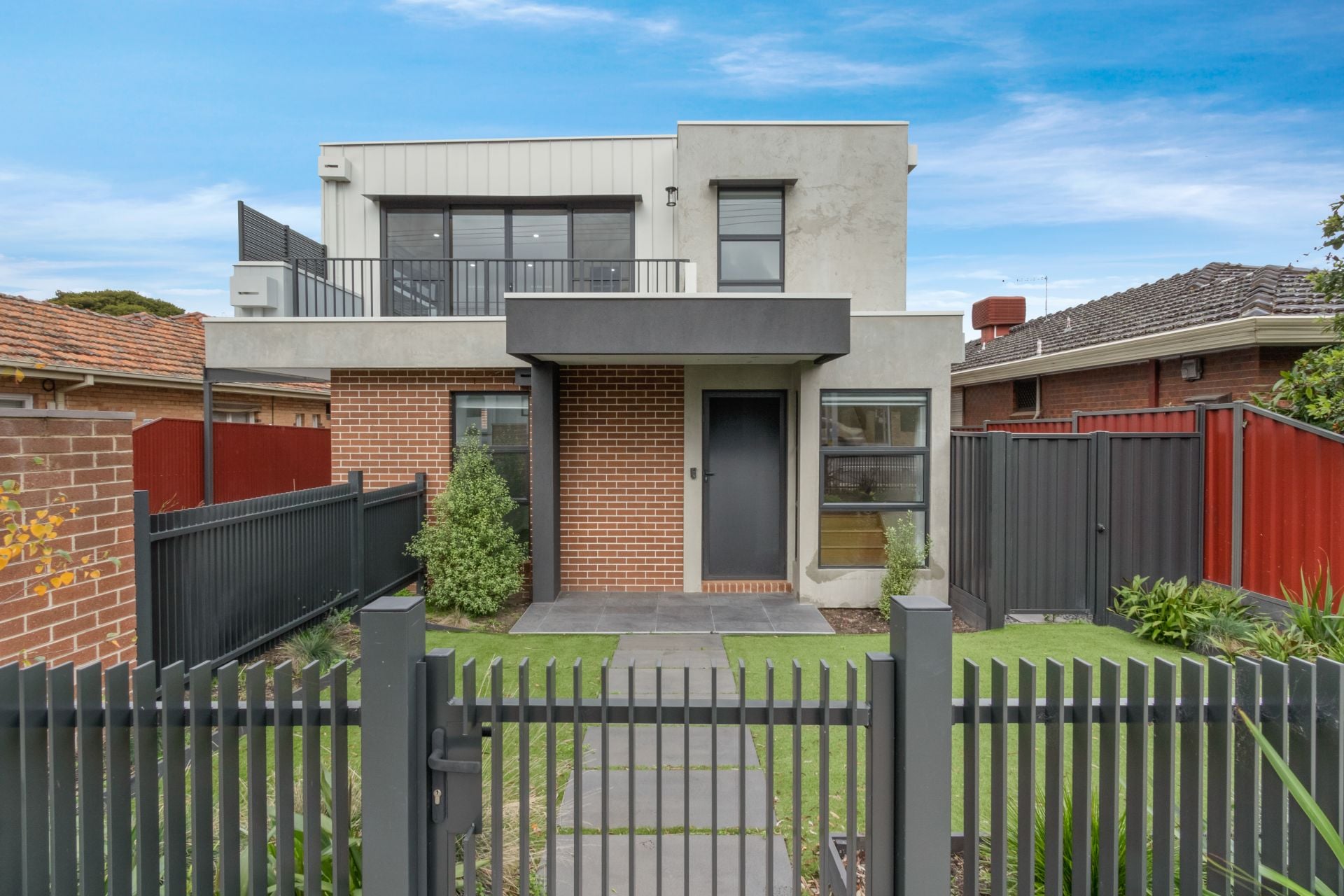 Well-Equipped Two Bedroom Townhouse in the Heart of Thornbury!