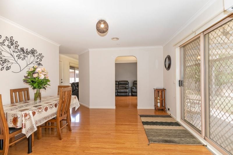 79 Grand Parade, Epping