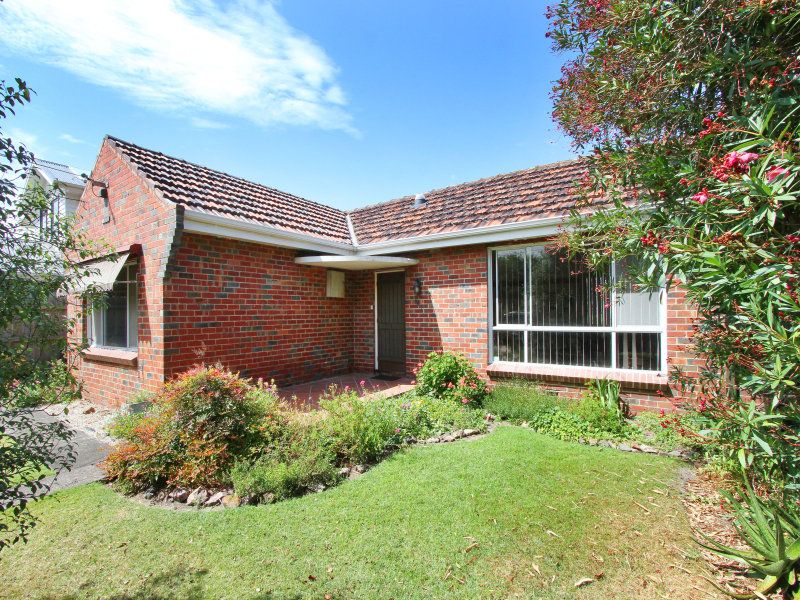 Large 2 Bedroom Home Close To Everything