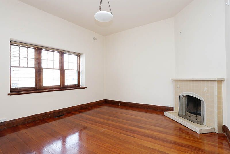 10 Tantram Avenue, St Kilda East - Thumbnail 3