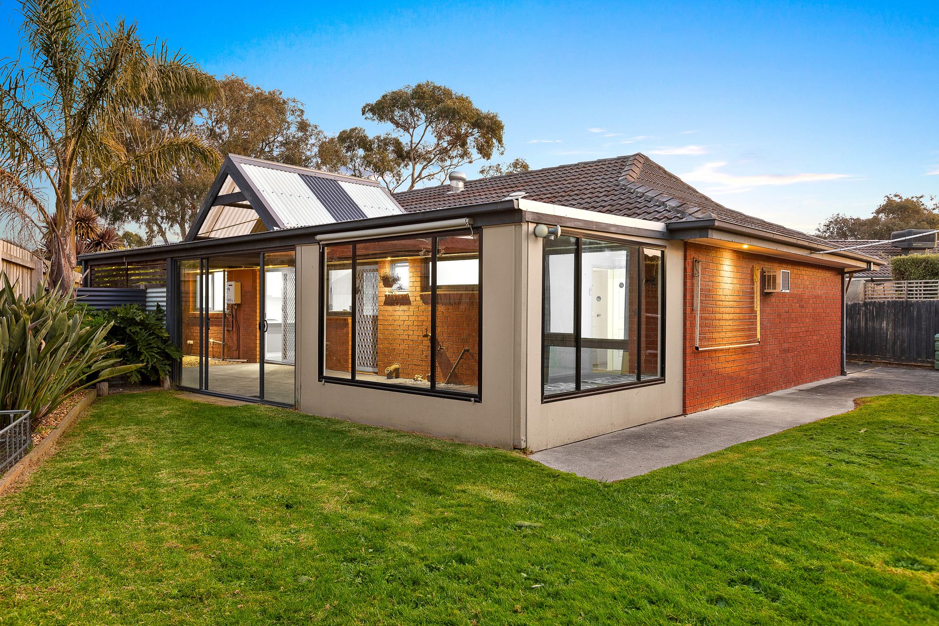 122 Endeavour Drive, Cranbourne North OBrien Real Estate