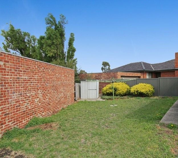 A HANDSOME HOME FOR A HANDSOME VALUE !!!
