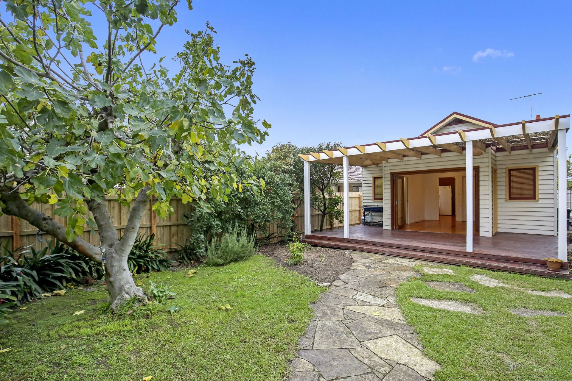 PERFECT HOUSE PERFECT LOCATION!