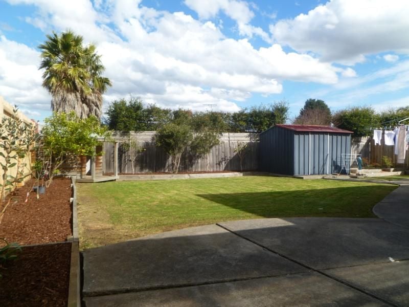 PICTURESQUE LIVING AT ITS FINEST !!!   ***GARDENER INCLUDED***