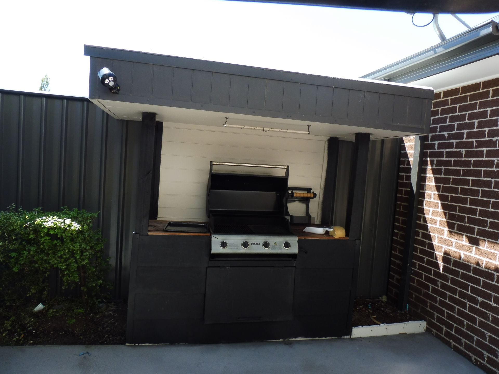 PRIME LOCATION & CLOSE TO ALL AMENITIES
