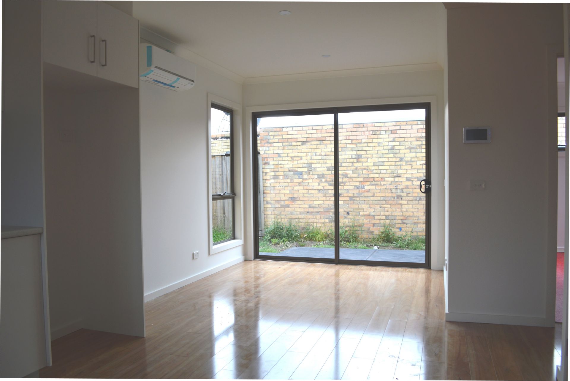 CENTRALLY LOCATED MODERN UNIT  *Insp Sat 6th May @ 9:30am*