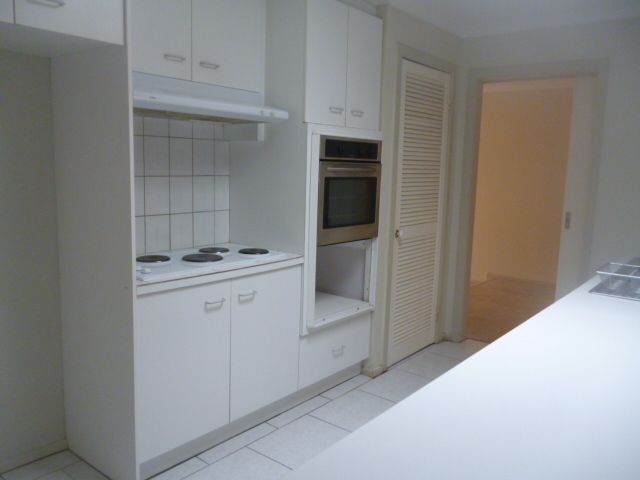 QUIET COURT LOCATION AND CLOSE TO ALL AMENITIES!