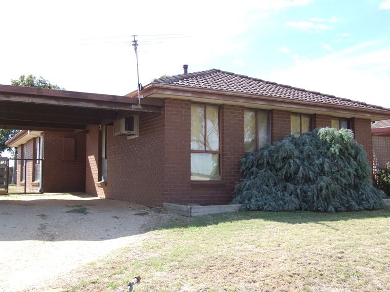112 Underbank Blvd, Bacchus Marsh - Thumbnail 2
