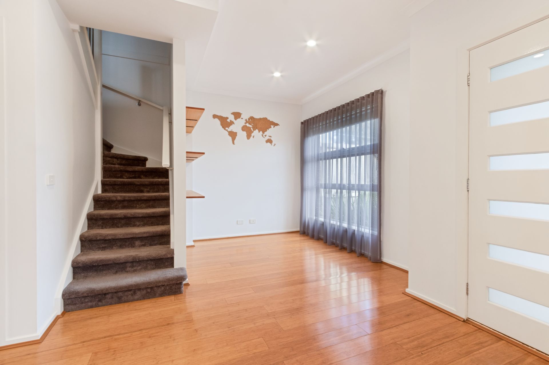 LOVELY TOWNHOUSE