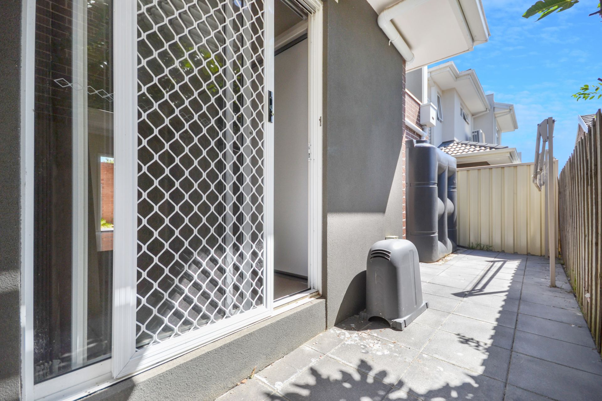 LOOKING FOR MODERN SOPHISTICATION? YOUR SEARCH IS OVER!