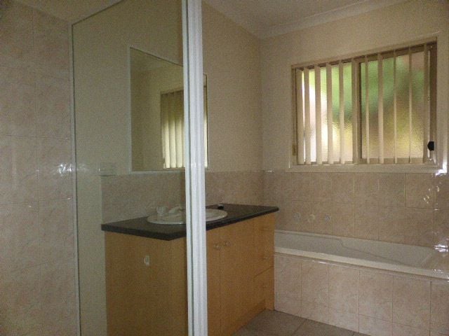 ** ONE WEEKS FREE RENT, TREAT YOURSELF BEFORE CHRISTMAS**