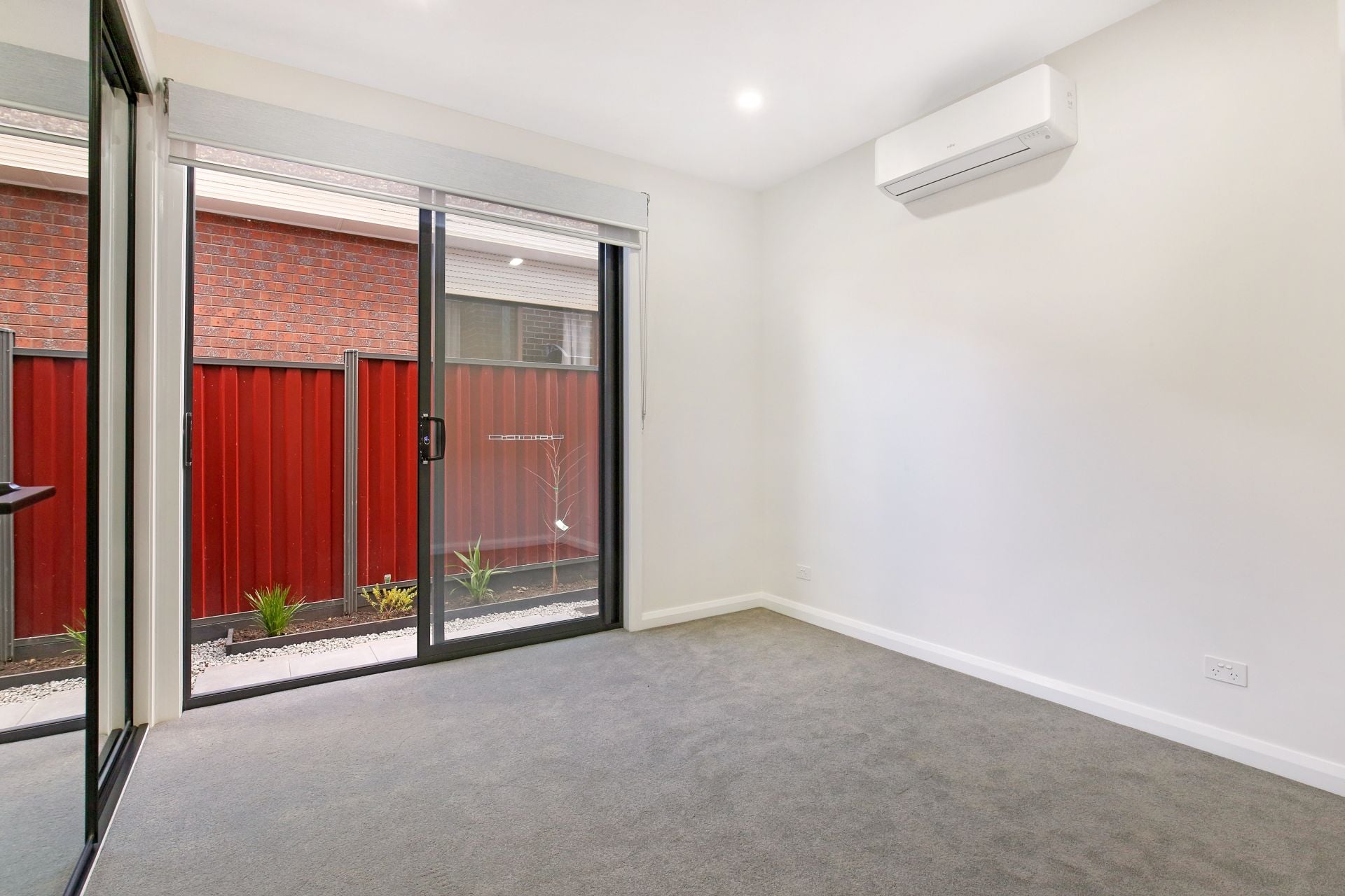 Well-Equipped Two Bedroom Townhouse in the Heart of Thornbury!