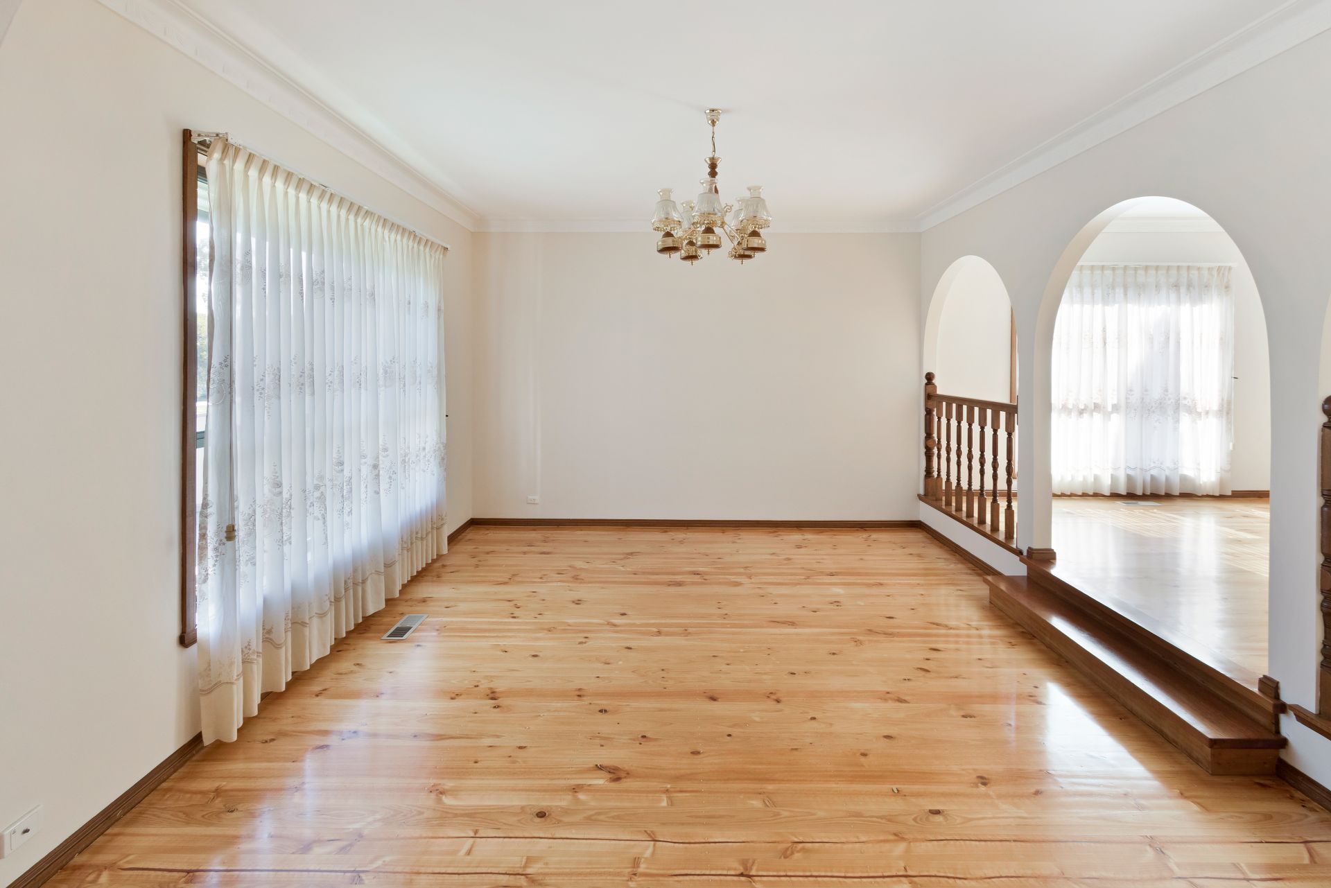 PERFECTLY POSITIONED FAMILY HOME!   **FRESHLY PAINTED**