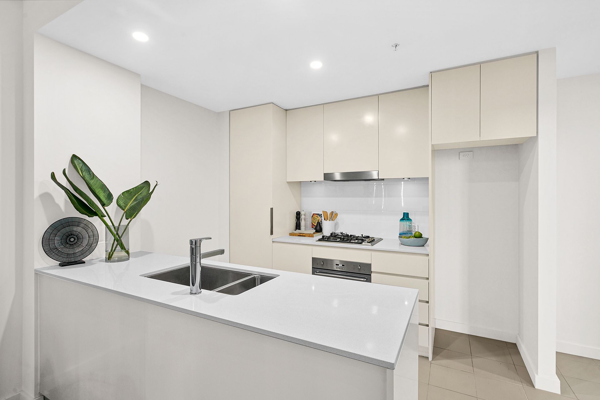 402/2 Discovery Point Place Wolli Creek NSW, Wolli Creek - Thumbnail 2