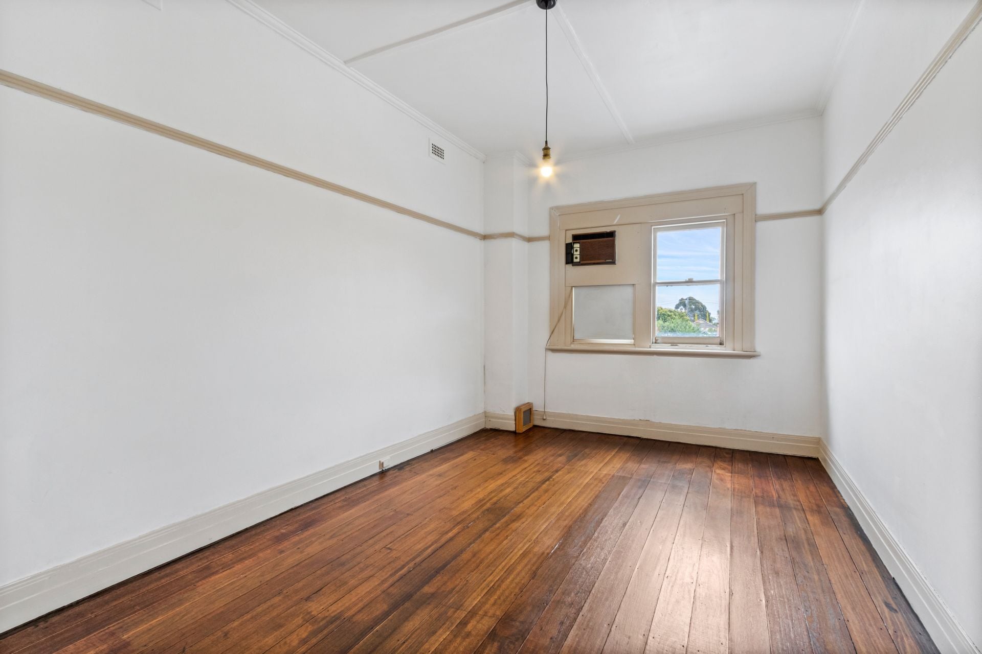 HIGH VISIBILITY RETAIL/OFFICE WITH DWELLING