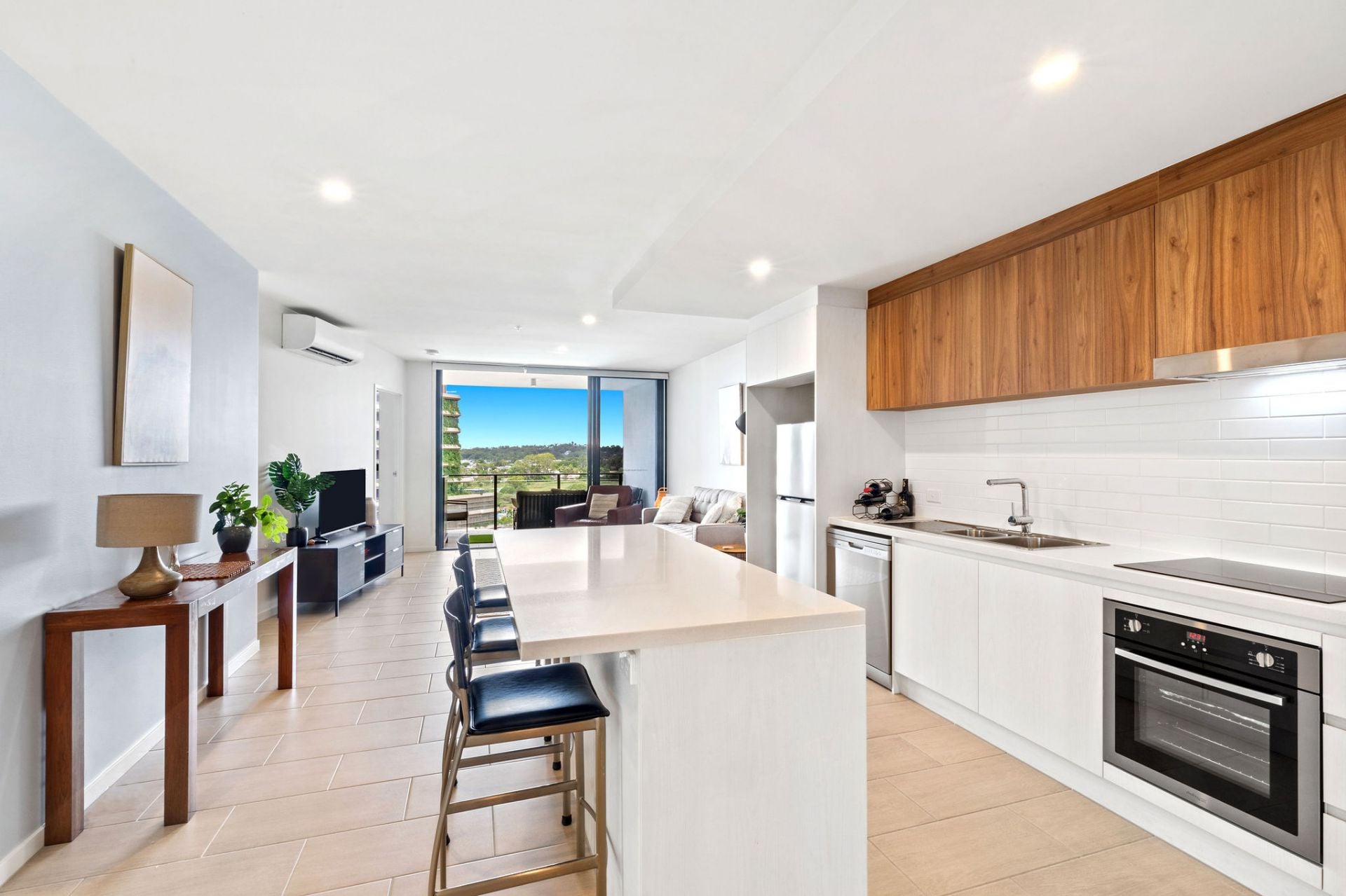 Level 9/1008/9 Market Lane Maroochydore QLD, Maroochydore - Thumbnail 2