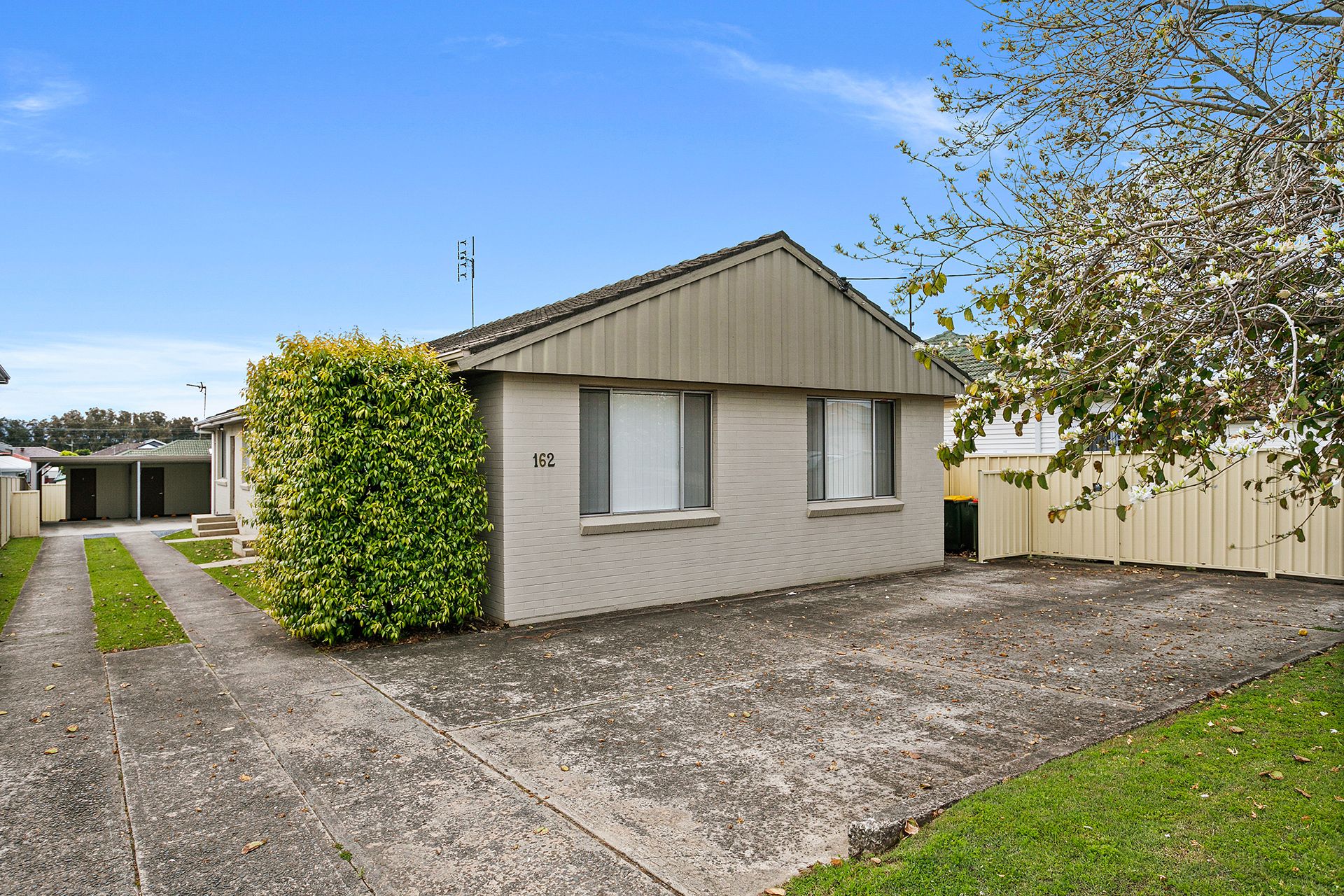 Real Estate For Lease 2/162 Pur Pur Avenue Lake Illawarra , NSW