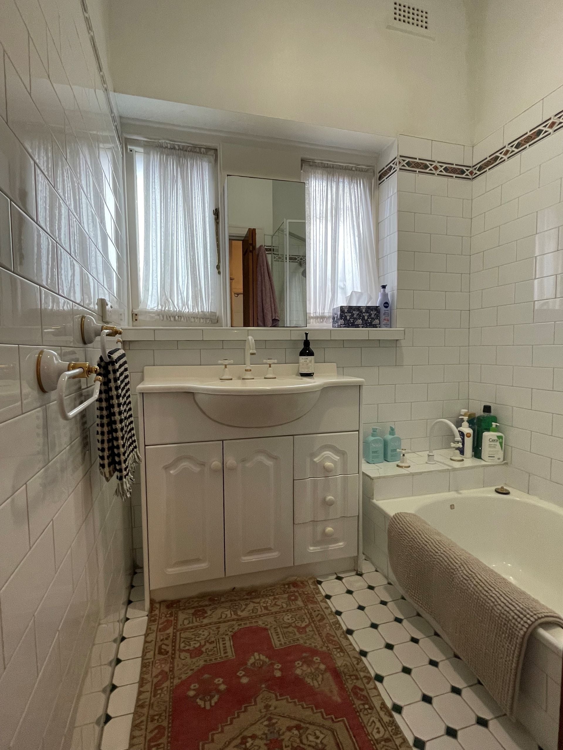 **Lovely home close to Eaglemont Village**