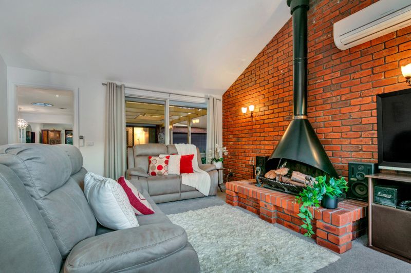 8 Armiston Grove, Altona Meadows - Thumbnail 3