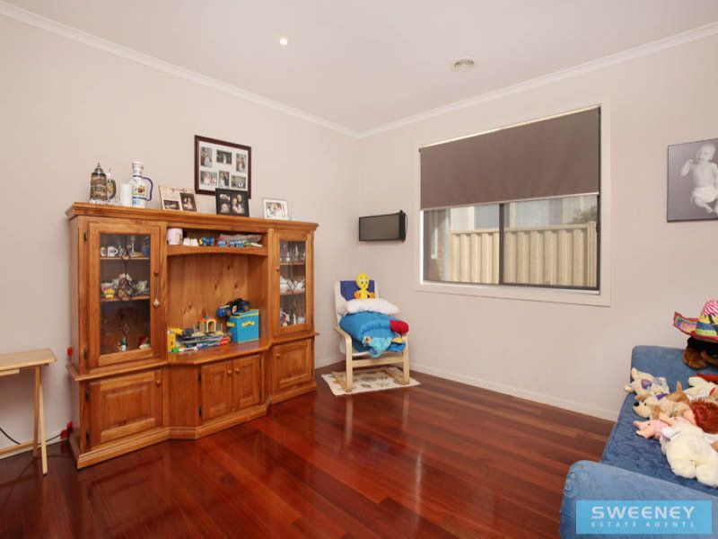 33 The Avenue, Caroline Springs - Thumbnail 7