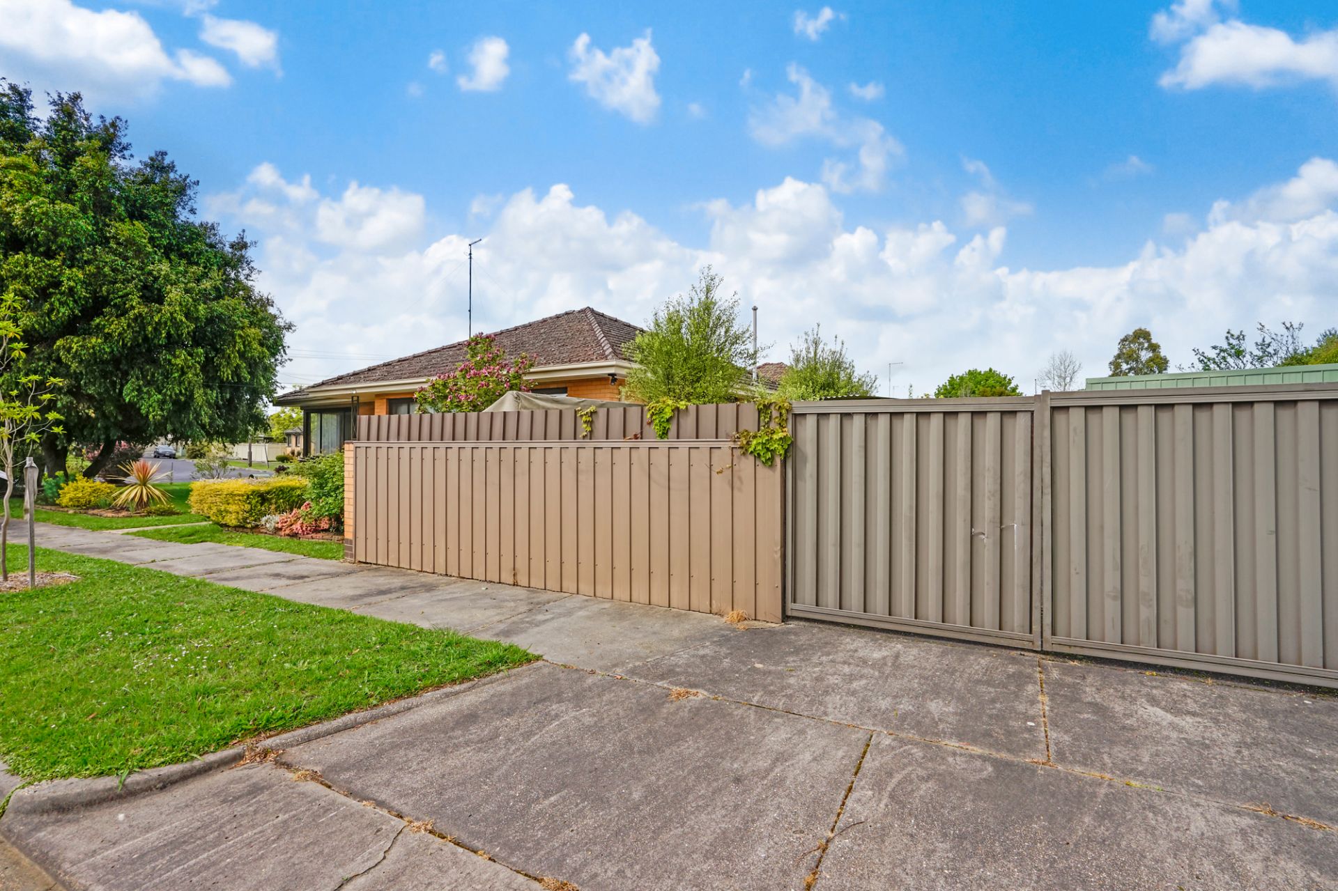 39 Browns Parade, Wendouree, Wendouree - Thumbnail 3