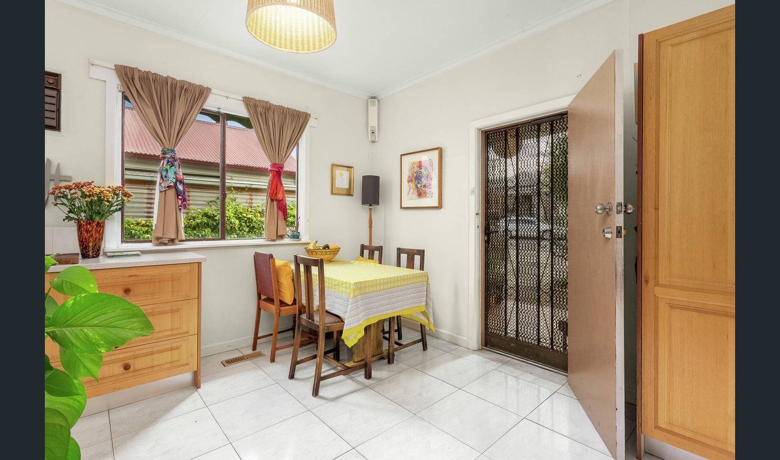 Modern Amenities On Thornbury Boarder