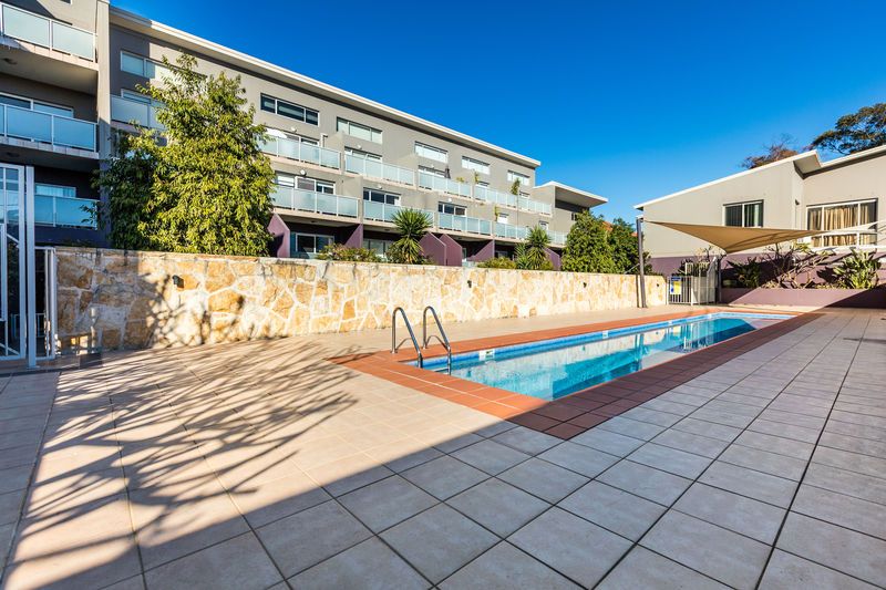 Warehouse Apartment with Courtyard