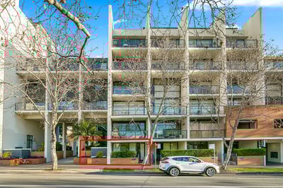 IDEALLY LOCATED COURTYARD RESIDENCE 