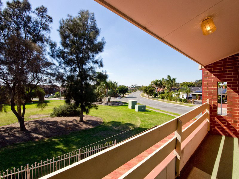 12/83 Lochside Drive West Lakes 5021