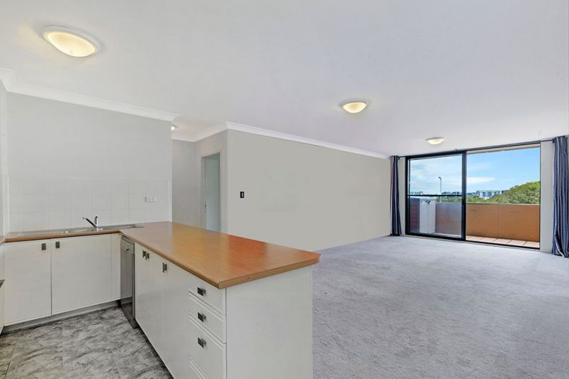 Top floor two bedroom apartment w/ park views and parking